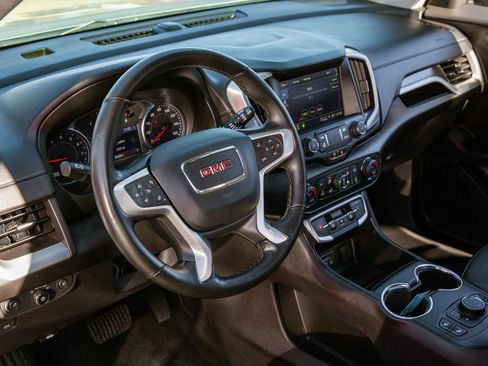 Used 2024 GMC Terrain SLT image 10