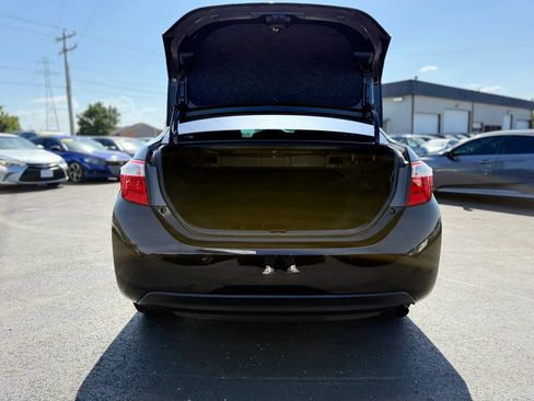 Used 2016 Toyota Corolla LE FWD image 29