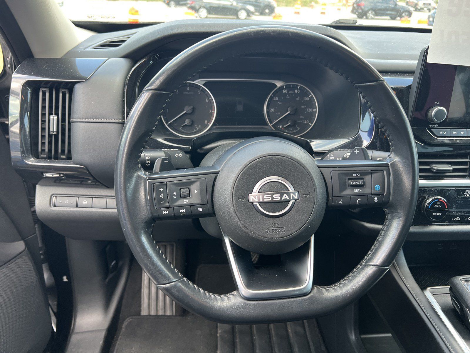 Used 2024 Nissan Pathfinder SV FWD image 12