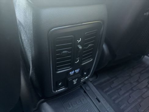 Used 2019 Jeep Grand Cherokee Trailhawk w/ Trailhawk Luxury Group AWD/4WD image 22