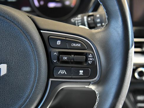 Used 2022 Kia Niro EX image 29