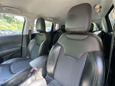 Used 2018 Jeep Compass Latitude w/ Popular Equipment Group AWD/4WD image 16