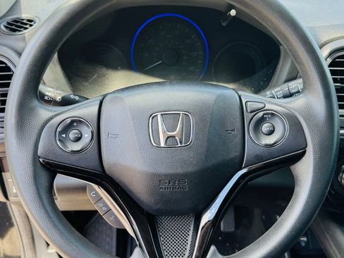 Used 2022 Honda HR-V LX image 10