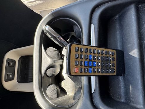 Used 2019 Chrysler Pacifica Touring-L FWD image 35