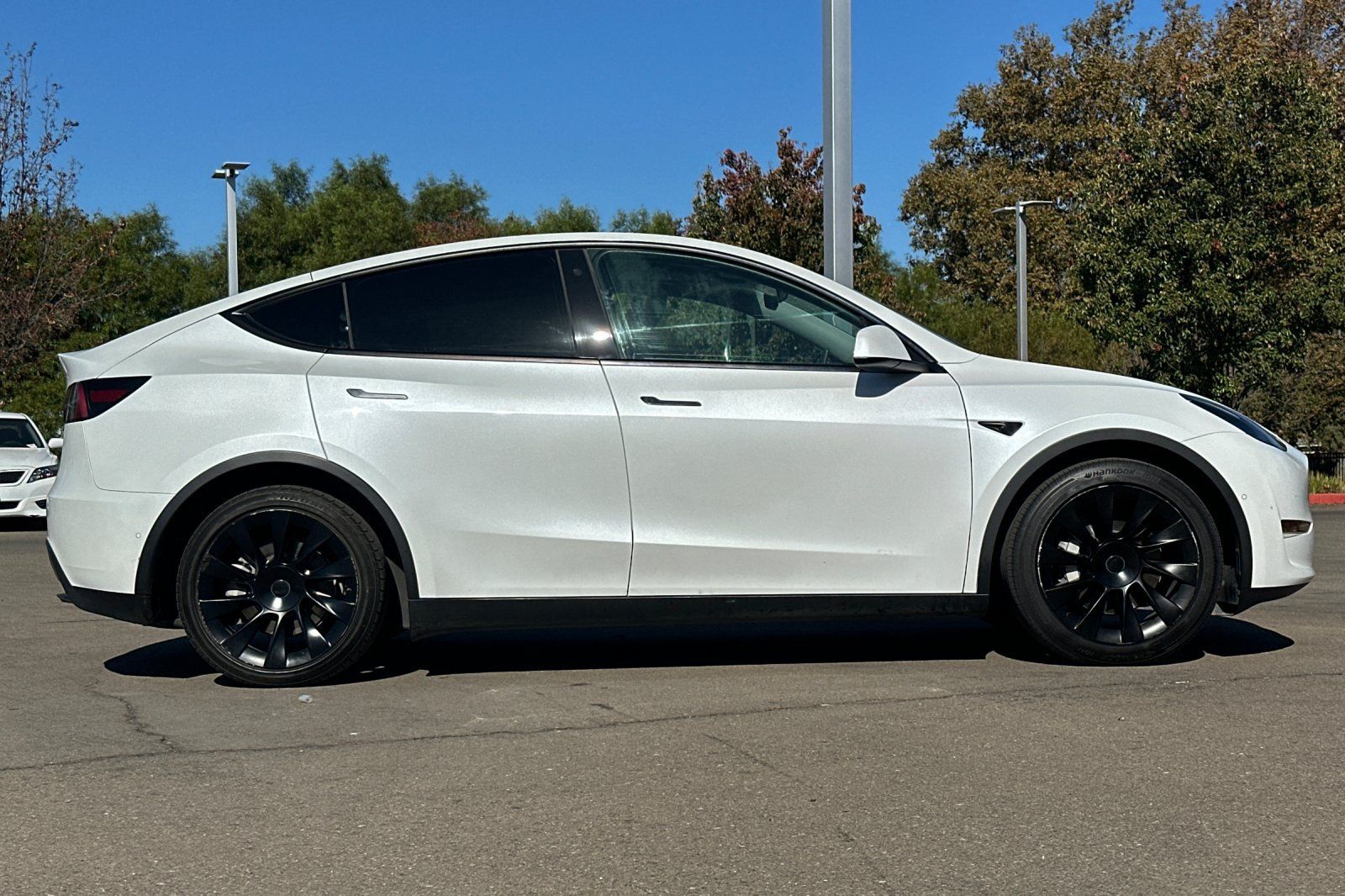 Used 2022 Tesla Model Y Long Range AWD/4WD image 3