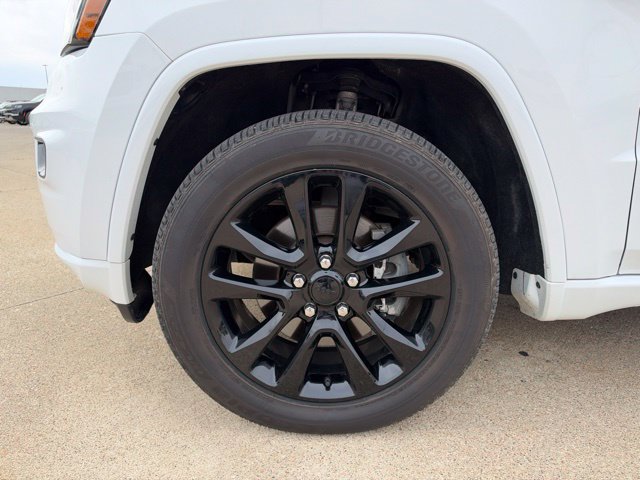 Used 2021 Jeep Grand Cherokee Laredo X AWD/4WD image 12