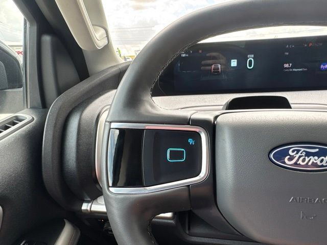 Used 2025 Ford Expedition Active AWD/4WD image 14
