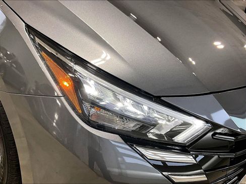 Used 2025 Nissan Versa SV w/ Trunk Package image 32