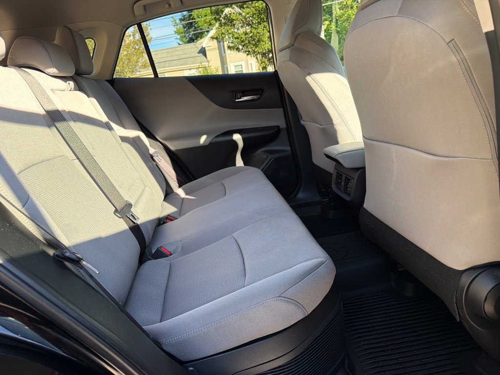 Used 2023 Toyota Venza LE AWD/4WD image 26