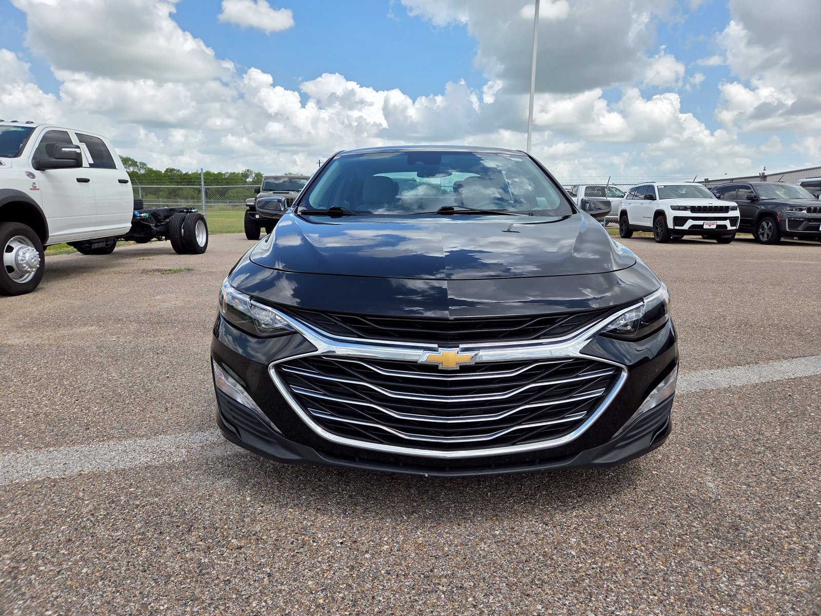 Used 2024 Chevrolet Malibu LT FWD image 2