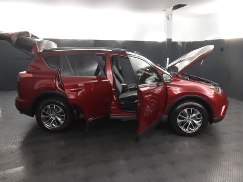 Used 2018 Toyota RAV4 XLE image 40