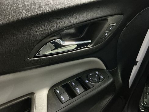 Used 2024 Chevrolet Equinox LS w/ LS Convenience Package FWD image 16