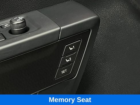 Used 2025 Toyota Tundra Limited AWD/4WD image 18