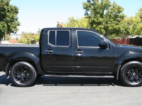 Used 2018 Nissan Frontier SV w/ Value Truck Package RWD image 4