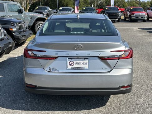 Used 2025 Toyota Camry LE image 7