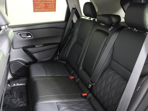 Certified 2025 Nissan Rogue Platinum FWD image 22