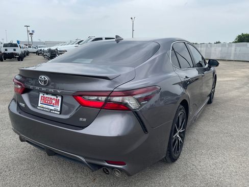 Used 2023 Toyota Camry SE FWD image 4