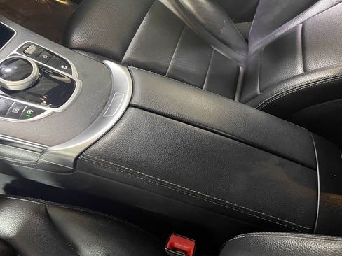 Used 2019 Mercedes-Benz GLC 300 4MATIC w/ AMG Line image 33