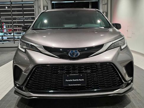 Used 2022 Toyota Sienna XSE w/ XSE Plus Package image 10