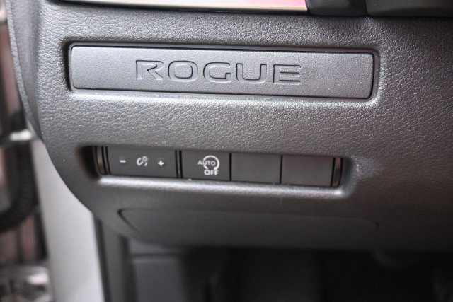 Used 2024 Nissan Rogue S AWD/4WD image 34