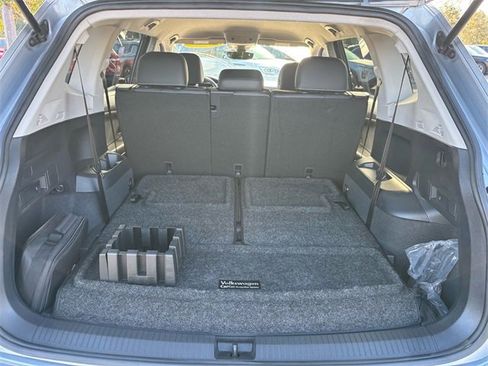 Used 2022 Volkswagen Tiguan SE image 17