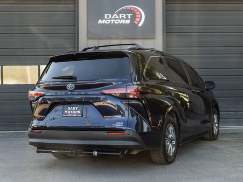 Used 2021 Toyota Sienna XLE w/ XLE Plus Package AWD/4WD image 7