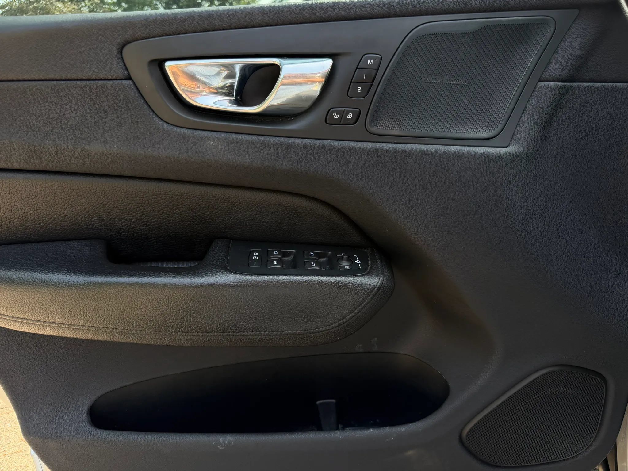 Used 2019 Volvo XC60 T5 Inscription w/ Protection Package Premier FWD image 18