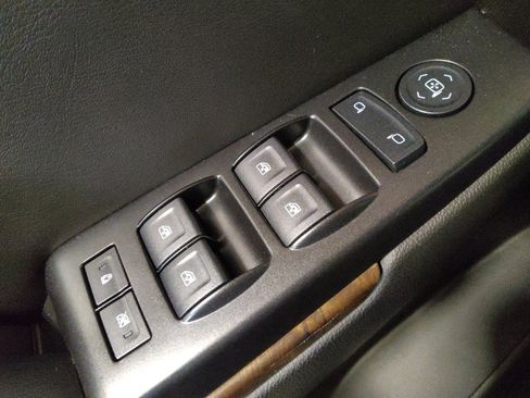 Used 2018 Chevrolet Tahoe LS image 27