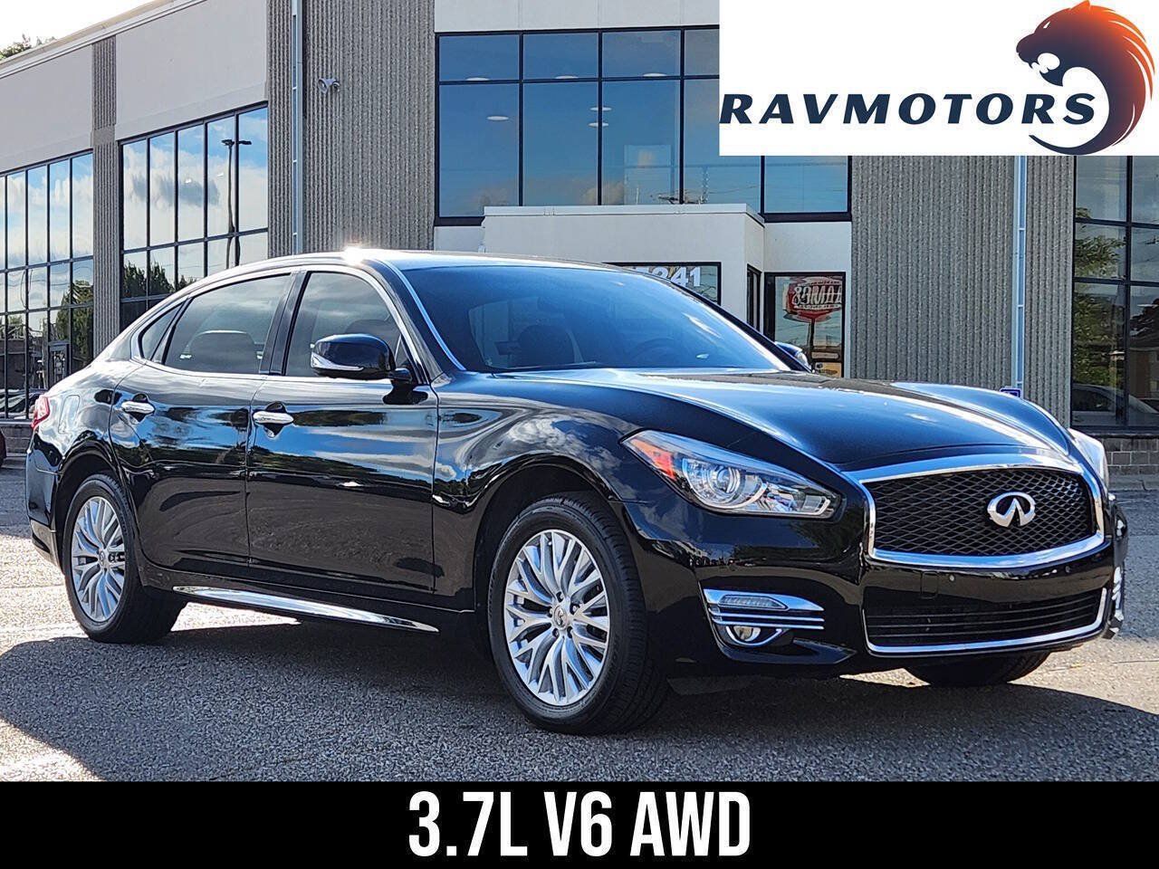 Used 2015 INFINITI Q70 L 3.7 AWD/4WD image 1