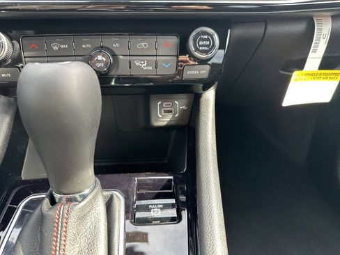 New 2026 Jeep Compass Trailhawk AWD/4WD image 33
