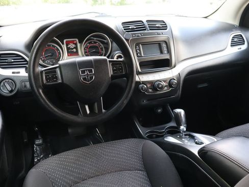 Used 2017 Dodge Journey SE w/ Flexible Seating Group image 16