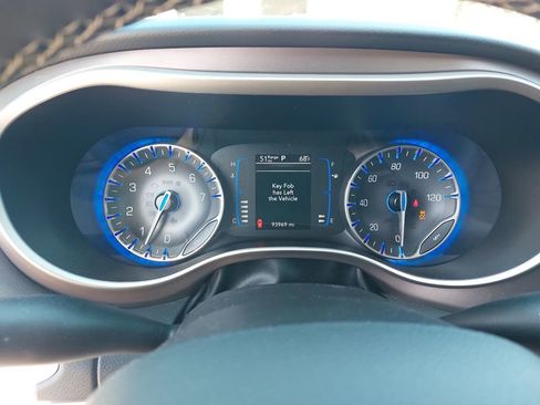 Used 2023 Chrysler Voyager LX FWD image 33