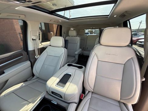 Used 2024 GMC Yukon Denali w/ Advanced Technology Package AWD/4WD image 21