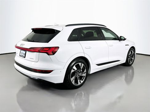 Used 2021 Audi e-tron Premium w/ Convenience Plus Package image 7