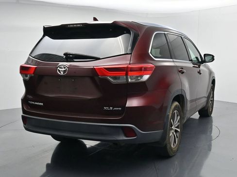 Used 2018 Toyota Highlander XLE AWD/4WD image 6
