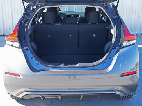 Used 2025 Nissan Leaf S image 9