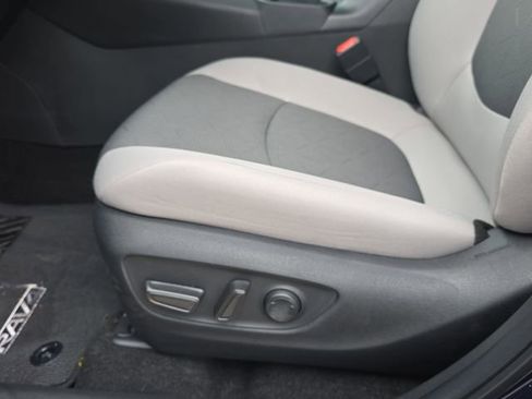 Used 2025 Toyota RAV4 XLE w/ Convenience Package image 29