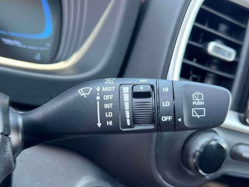Used 2025 Hyundai Venue SEL FWD image 29