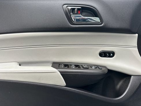 Used 2017 Acura ILX w/ Premium Package image 11