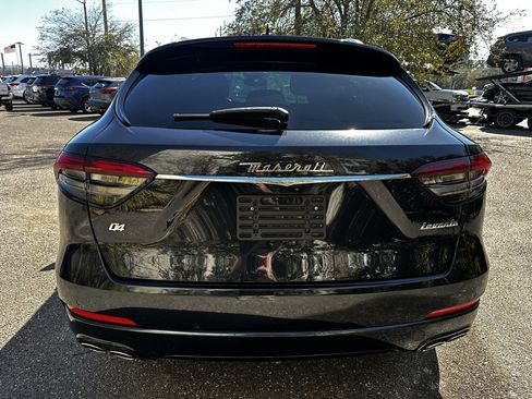 Used 2021 Maserati Levante image 9