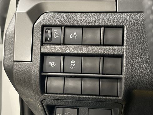 Certified 2025 Toyota Tacoma SR5 AWD/4WD image 29