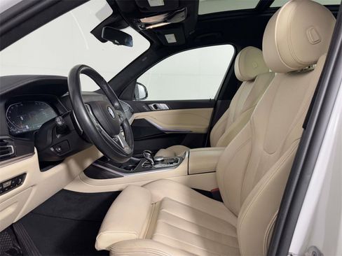 Used 2022 BMW X7 xDrive40i w/ Cold Weather Package image 4