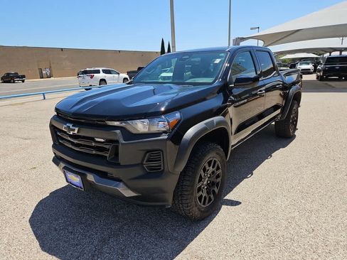 Used 2024 Chevrolet Colorado Trail Boss w/ Technology Package AWD/4WD image 4