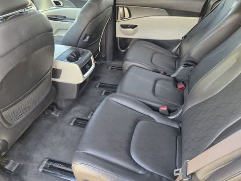Used 2024 Kia Carnival LX FWD image 12