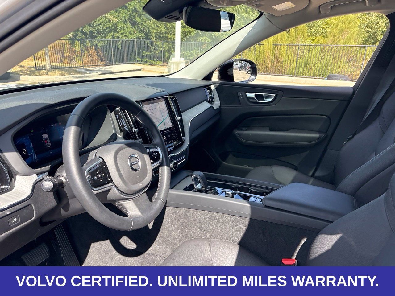 Used 2025 Volvo XC60 B5 Plus AWD/4WD image 19