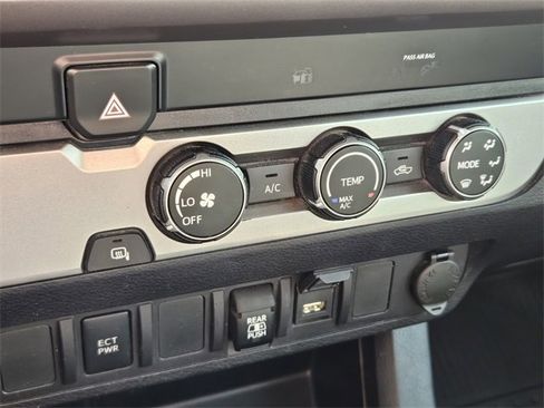 Used 2020 Toyota Tacoma 2WD Double Cab image 19