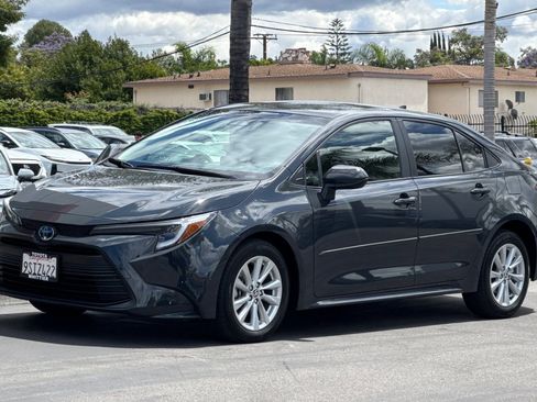 Used 2025 Toyota Corolla LE w/ LE Premium Package FWD image 10