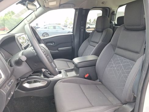 Used 2025 Nissan Frontier SV RWD image 9