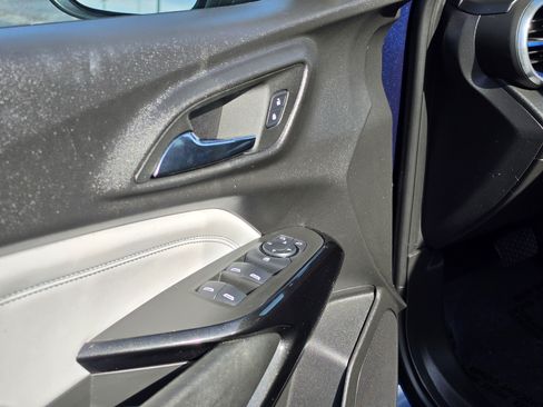 Used 2024 Chevrolet Trax LT w/ Sunroof Package FWD image 16
