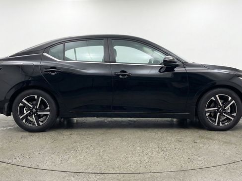 Used 2025 Nissan Sentra SV FWD image 11